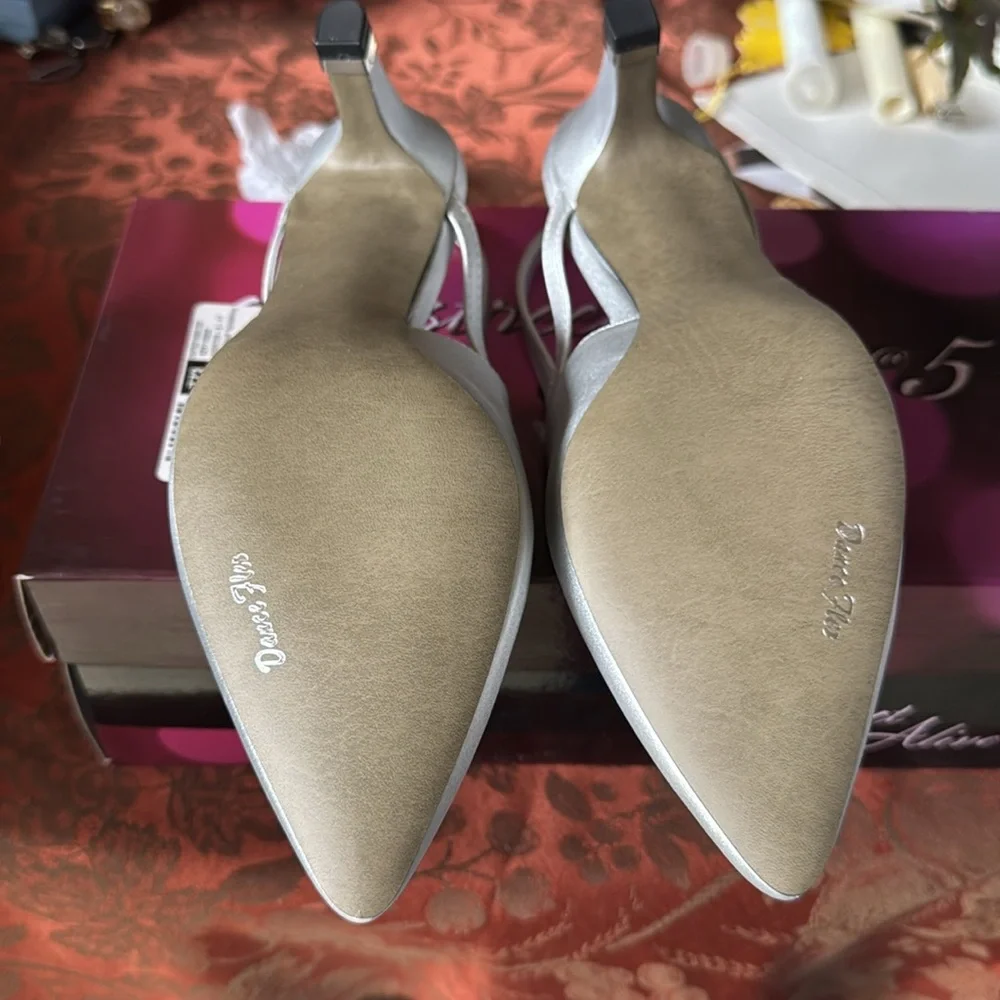 Elegant Silver Women's Slingback Shoes Never Worn Size 6W - Picture 5 of 12